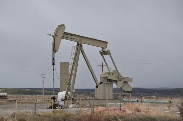 Headwater Exploration dividend increase