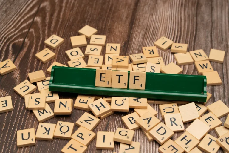 UK Equity Fund Outflows Hit £15.16bn Over 15 Months as Savers Favour Cash UK equity fund outflows